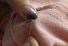 Alfabet needlewoman: jak zaszyć dziurę bez szwu