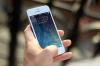 Niebieskie światło z ekranu smartfona: szkody i sposoby ochrony