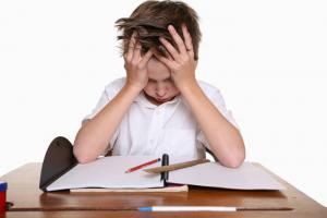 Jak przestać robić lekcje z dzieckiem: Psycholog