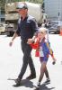 Nie jak wszyscy: syn hollywoodzkiej aktorki Naomi Watts chodzi w sukienkach