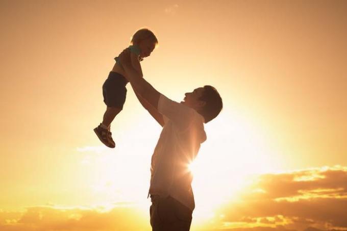 Samotni ojcowie: 6 gwiazdowe tatusiowie, którzy wychowują dzieci samotnie