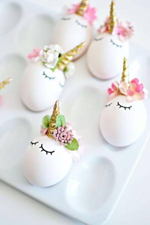 Rękodzieło na Wielkanoc z ich rąk: lovely jednorożec jaja