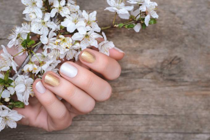 20 pomysły manicure wiosna 2019: modne kolory i dekoracje wiosna