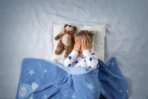 Dziecko mówienie przez sen: co robić i jak z nim walczyć