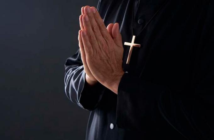 Demony nie zbliżać jeśli modli, spowiedź i Komunia (źródło zdjęć: Shutterstock.com)