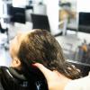 Jakie trudności wynikają między fryzjerów, kolorystów i ich klientów