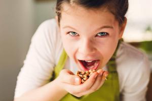 Orzechy w diecie dziecka: kiedy, co, ile?