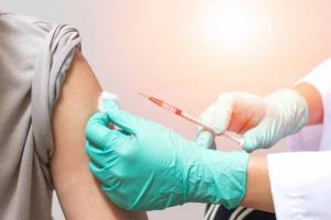 Mity na temat szczepień przeciw grypie, która jest niebezpieczna wierzyć