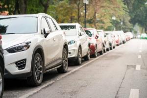 Zasady parkowanie równoległe: 4 pomocnych wskazówek
