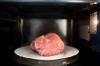 Dlaczego nie można rozmrozić mięsa w kuchence mikrofalowej