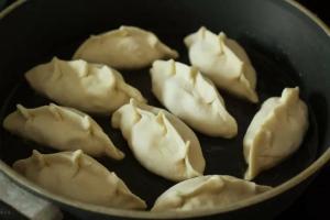 Co ugotować na Chiński Nowy Rok: jiaozi lub chińskie knedle