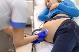 Lekarze radzą urodzić pierwsze dziecko po 30 roku życia