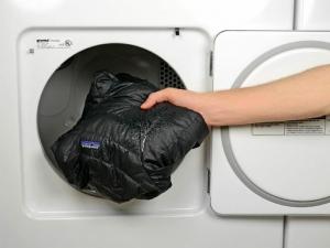 9 reguł prania w dół kurtki i płaszcze