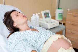 Top 10 sposobów, aby zmniejszyć ból w czasie porodu przy pomocy chińskiej akupresury