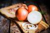 7 życiowych trików z cebulą, które przydadzą się nie tylko w kuchni
