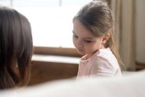 Jak nauczyć dziecko zaufania rodzicom: proste wskazówki