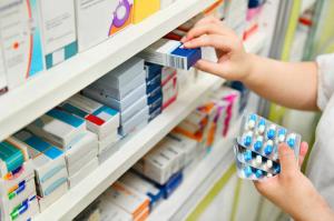 Jak zaoszczędzić pieniądze podczas zakupów w drogerii: tańsze odpowiedniki drogich leków