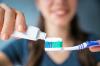 Eksperci udzielają porad, jak wybrać skuteczną i bezpieczną pastę do zębów