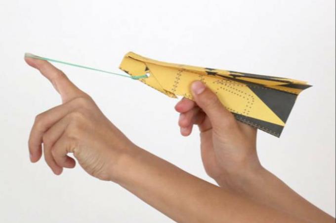 Jak szybko zrobić papierowy samolot: instrukcje krok po kroku