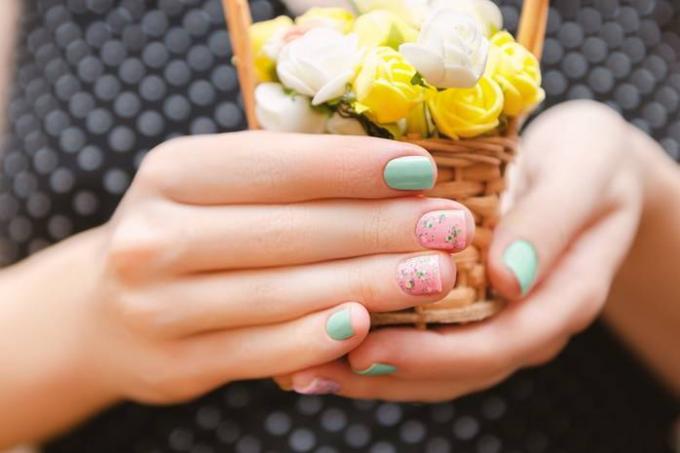 15 pomysły modne wiosną manicure krótkie paznokcie: Trendy 2019