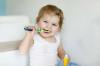 TOP 5 mitów na temat zębów mlecznych, w które wierzą rodzice