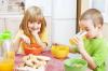 Jak karmić dziecko latem: przydatne pokarmy dla odporności dzieci