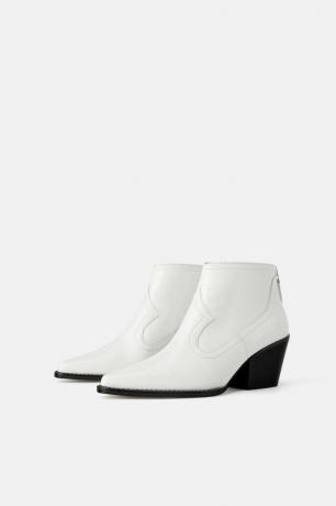 Fajne buty w stylu kowbojskim z efektem krokodylej skóry można kupić w Zara, w cenie 7999 rubli. Mogą być noszone z sukienki, stylowe spodnie z leopard print